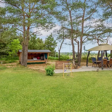 בית נופש Four-bedroom Holiday In בלבאנד