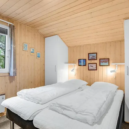 בית נופש Four-bedroom Holiday In *
