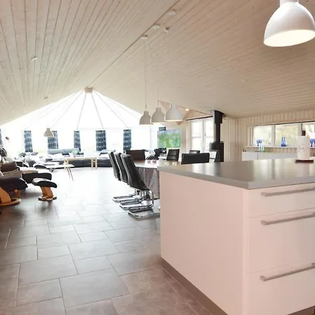 Four-bedroom Holiday In בית נופש *